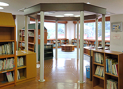 図書館・児童室の写真